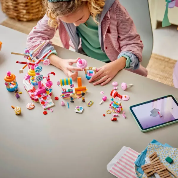 Конструктор LEGO Friends Колесо огляду з цукерками (42700)