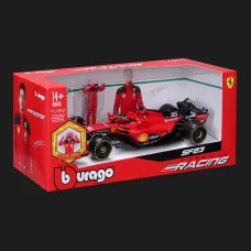 Автомодель із фігуркою Bburago Race — Ferrari SF-23 в асортименті (1:24) (18-26809)
